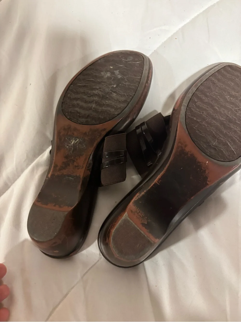 Woman’s size 8 brown sandals with small heel